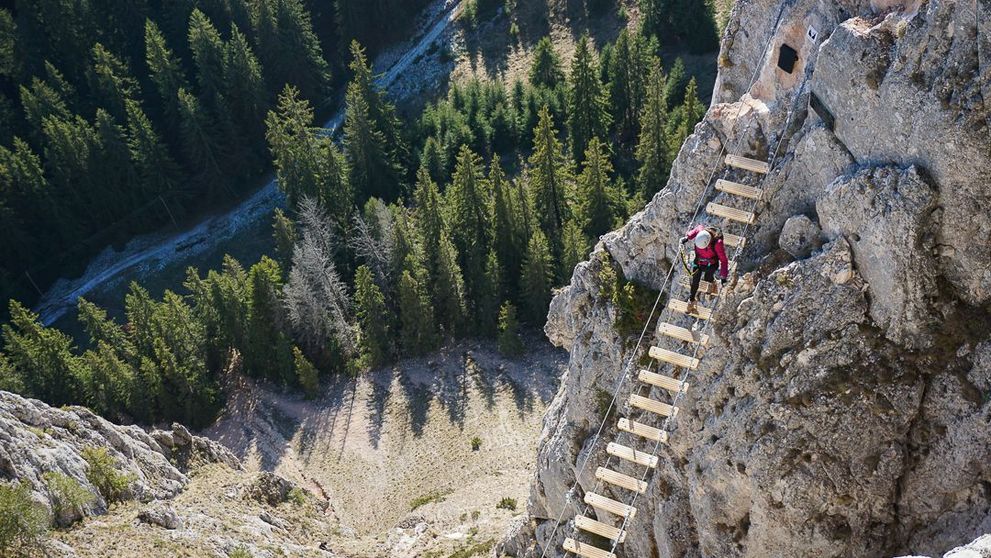 6 trasee Via Ferrata în România, pentru iubitorii de escaladări montane