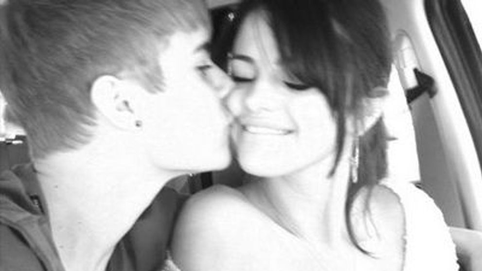 Afla ce i-a daruit Justin Bieber iubitei lui, Selena Gomez, de ziua ei!