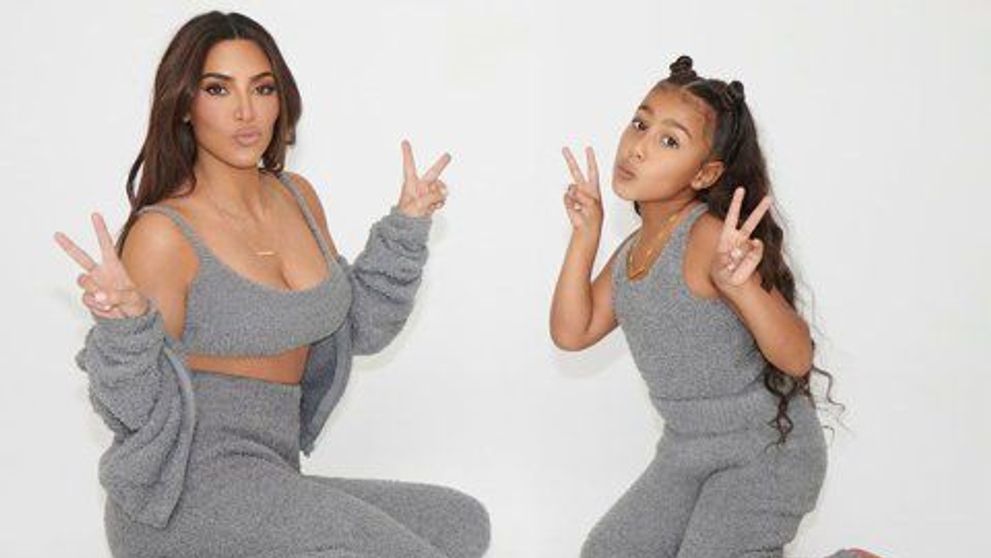 “Experimente” de fashion cu North West. Ținutele bizare în care Kim și Kanye își îmbracă fetița cea mare