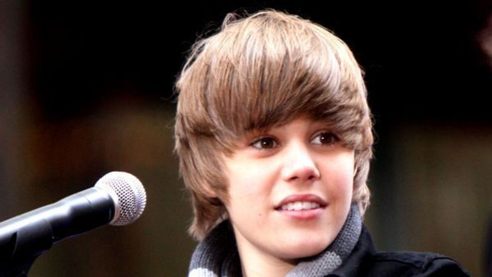 Justin Bieber devine robot, iar will.i.am porneste intr-o misiune imposibila