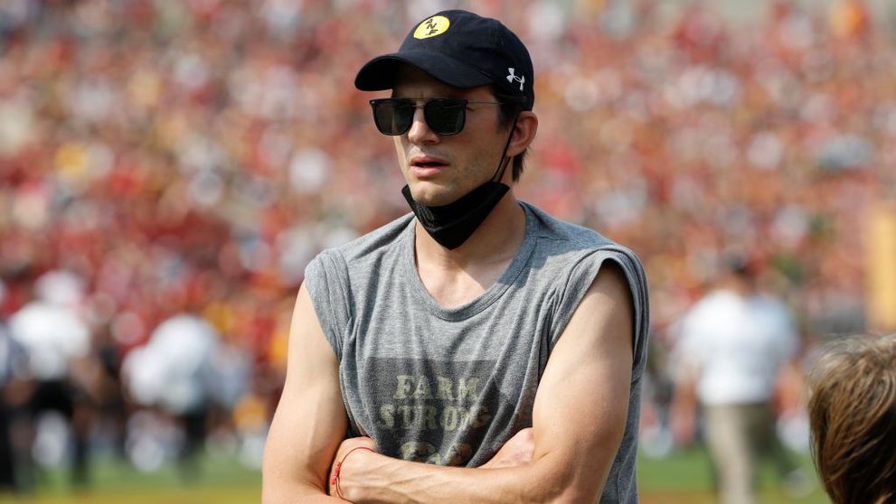 Ashton Kutcher a ajuns de două ori la spital: ”Fantoma lui Steve Jobs îmi bântuie pancreasul”