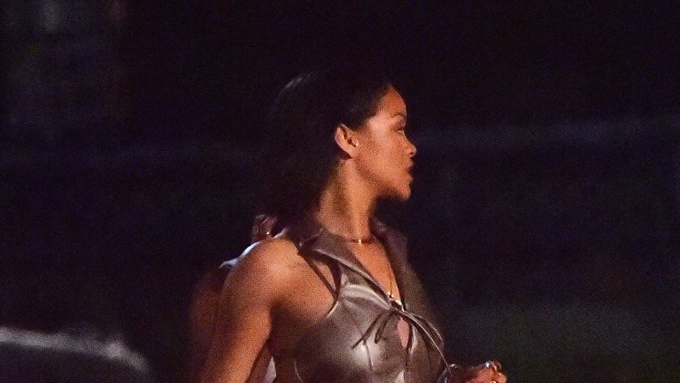 Mai sexy de atat nu se poate. Cum isi va uimi Rihanna fanii in urmatorul videoclip. Imagini din culise