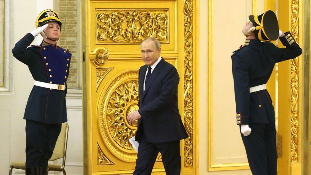 Vladimir Putin, filmat în timp ce ”tremură incontrolabil”