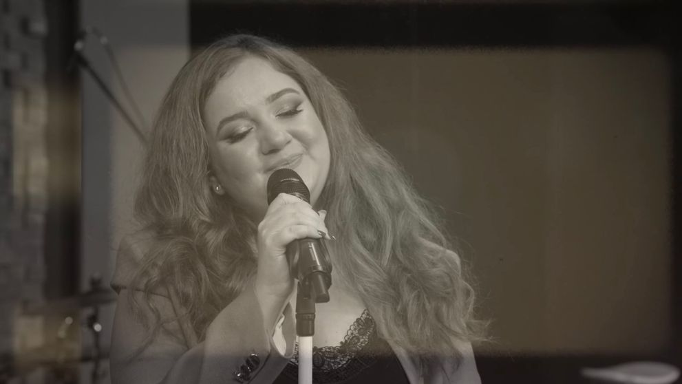 Diana’s Roads sfidează A.I.-ul cu un colaj de folclor reinterpretat într-o varietate de stiluri muzicale