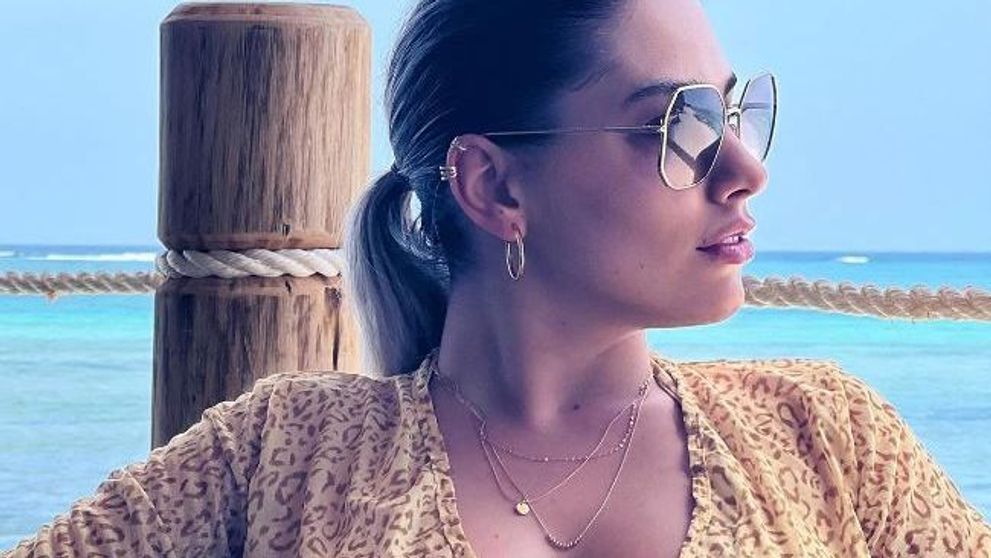 Jo, ipostaze sexy în vacanța din Santorini! Cât de bine arată artista în costum de baie