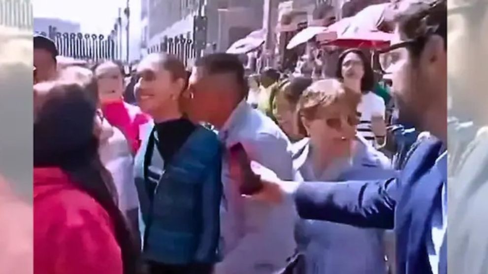 Caz revoltător! Momentul în care preşedinta Mexicului este agresată sexual în plină stradă. Autoritățile au anunțat că bărbatul a fost arestat