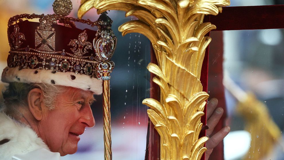 Cum va arăta noua trăsură a Regelui Charles. Este acoperită cu foiță de aur, are 3,25 tone și este considerată o capsulă a timpului