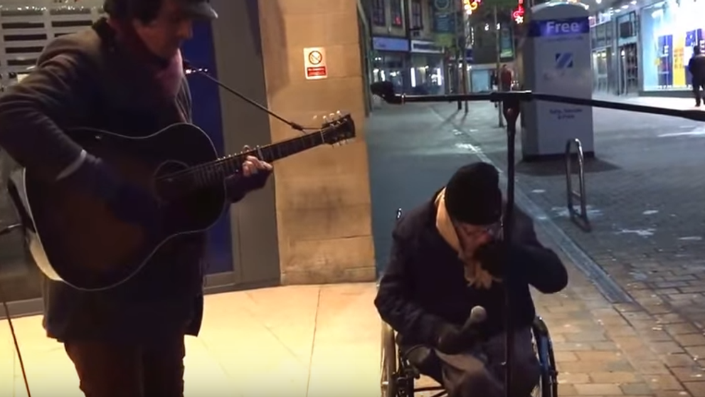 A castigat respectul tuturor! Un om al strazii a avut parte de supriza vietii lui dupa ce a dovedit cat este de talentat