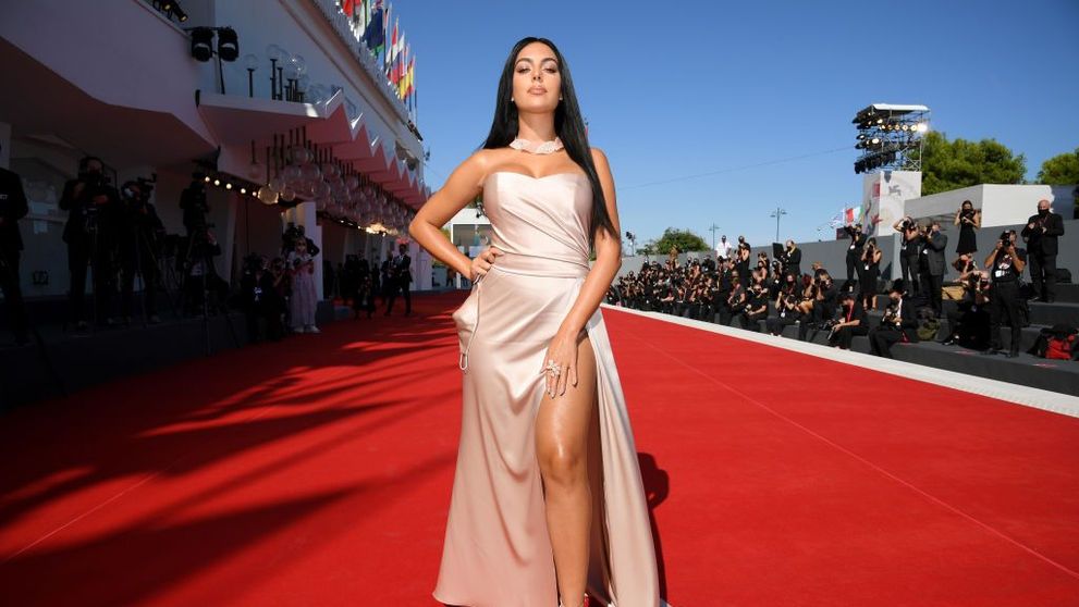 Georgina Rodriguez, apariție spectaculoasă la Globe Soccer Awards. Iubita lui Cristiano Ronaldo a atras toate privirile