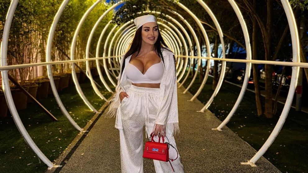 Larisa Popa a recunoscut din ce face bani, după ce s-a spus că este întreținută de un arab bogat. Fosta manageră a lui Pescobar a dat lovitura: „Răspunsul este simplu”
