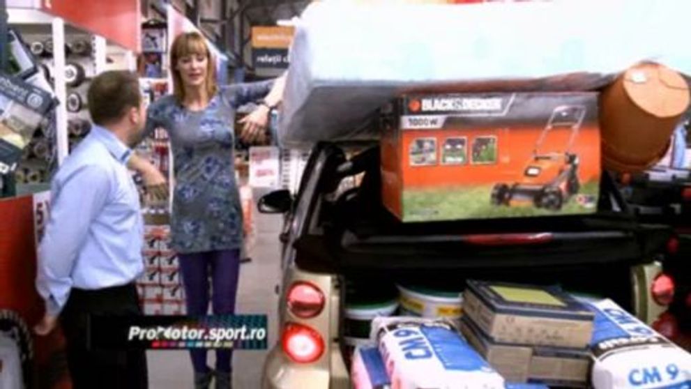 Micutul Smart Cabrio, incarcat pana la refuz! Afla cate lucruri incap in cea mai mica masina