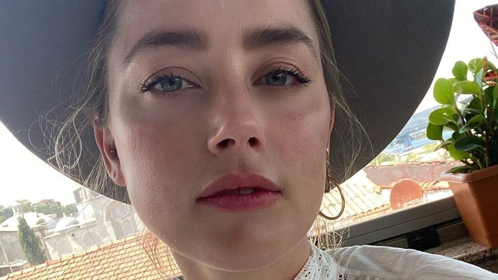 Amber Heard, controversă uriașă după ce a vizitat o moschee turcească