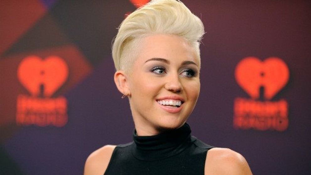 Miley Cyrus danseaza provocator imbracata intr-un costum de unicorn. Imaginile sexy, dar in acelasi timp foarte amuzante cu artista: VIDEO
