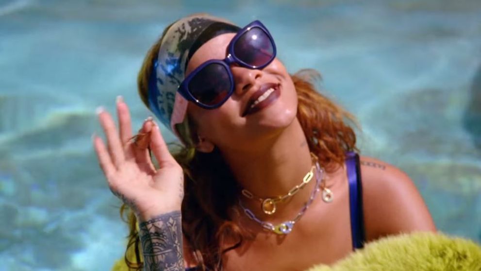 Rihanna a lansat un videoclip controversat. Materialul video a strans peste 1 milion de vizualizari in doar cateva ore
