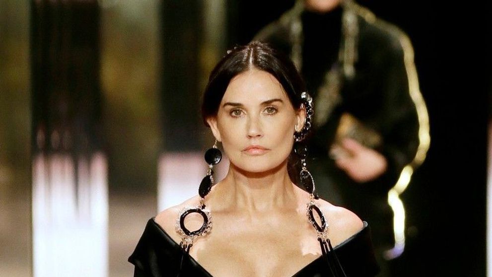 Demi Moore, surprinsă de paparazzi într-o zi obișnuită. Cum arată actrița când nu se aranjează