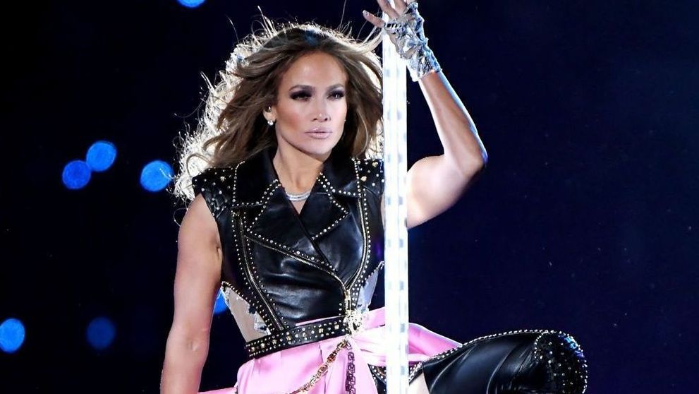 Jennifer Lopez, virală pe internet. Femei din lumea întreagă s-au fotografiat în oglindă, în bikini
