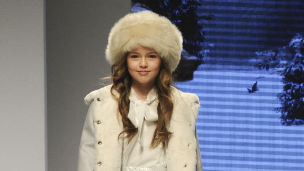La 3 ani debuta ca model international. Cum arata Kristina Pimenova, una dintre cele mai celebre fetite din lumea modei