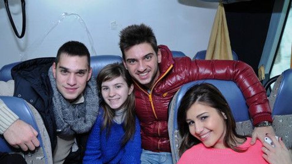LaLa Band, in caravana de Craciun: Alina Eremia si-a sarbatorit ziua de nastere pe scena, iar Criss a cantat pentru prima oara in orasul ei natal