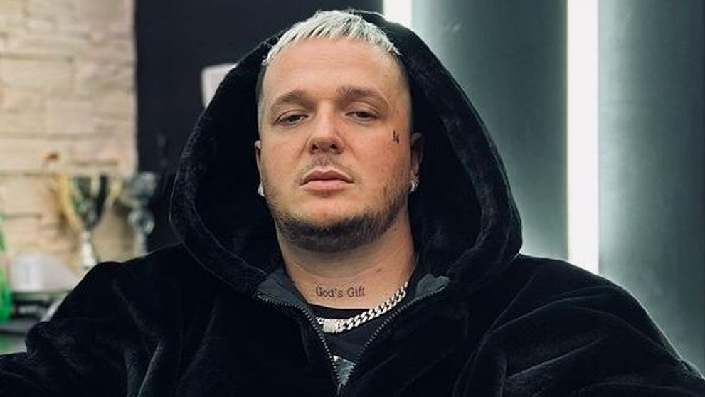 El Nino explică ce s-a întâmplat, după ce au apărut mai multe imagini cu el întins pe jos, după concert