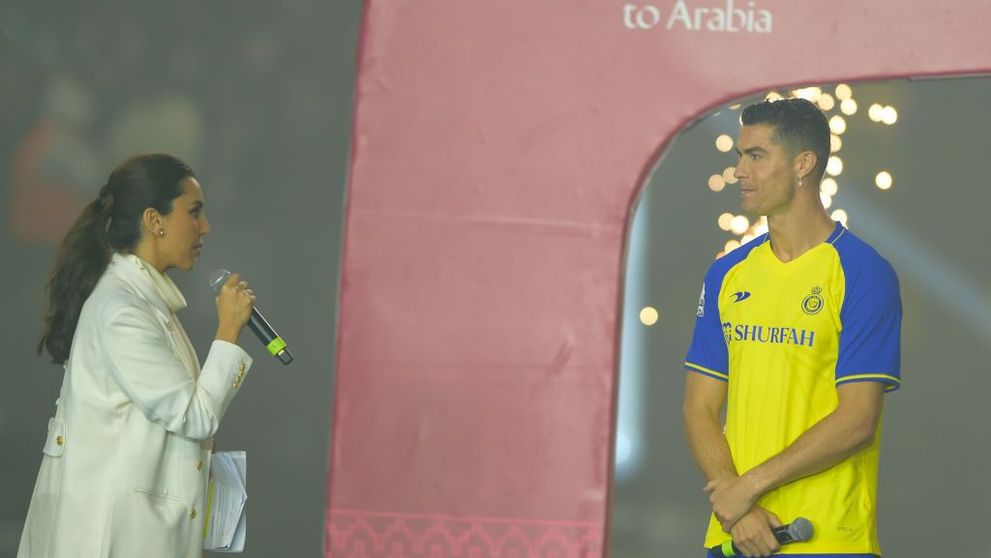 Cine e femeia care a apărut alături de Ronaldo la prezentarea oficială de la Al-Nassr: „Georgina, enervată”