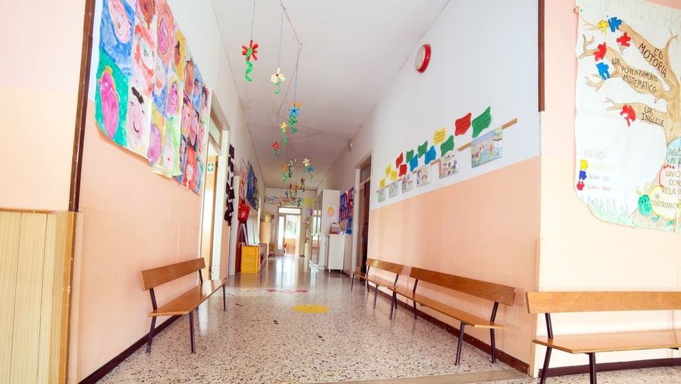 O educatoare din Deva a ajuns la spital după ce a sărit în fața unui jet de apă clocotită pentru a-i proteja pe copii