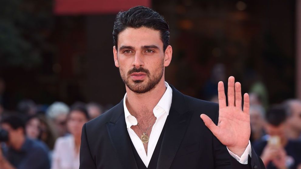 Reacția actorului Michele Morrone după ce s-a speculat că ar avea altă orientare sexuală