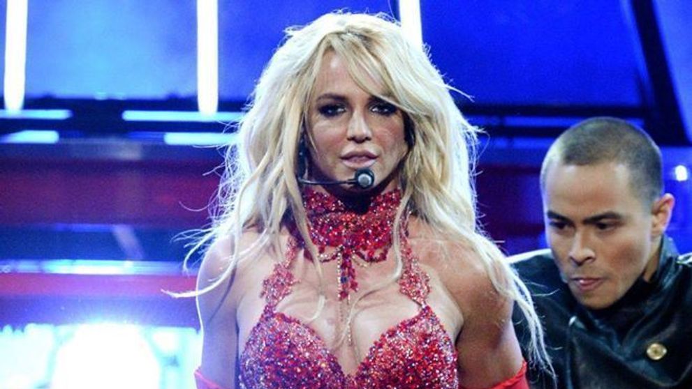 Britney Spears a renunțat la machiajul care a consacrat-o. Cântăreața arată mult mai tânără acum