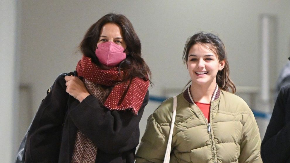 Nu mai seamănă cu tatăl ei, care a renegat-o! La 16 ani, Suri Cruise este copia mamei sale