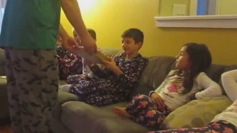 Craciunul care a facut o intreaga familie sa planga. Darul primit de copii te va impresiona pana la lacrimi