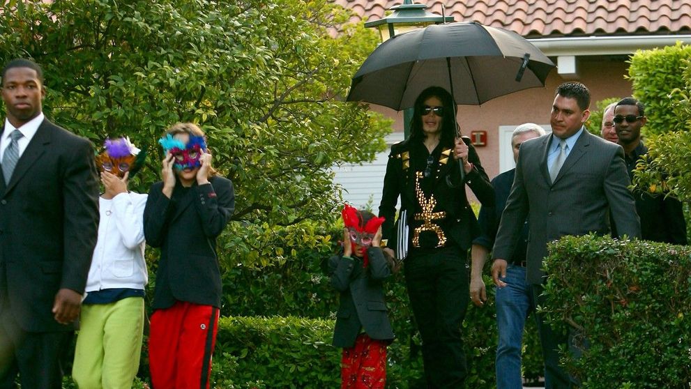 Motivul bizar pentru care Michael Jackson le arunca dulciurile de Halloween copiilor săi. De ce se temea superstarul