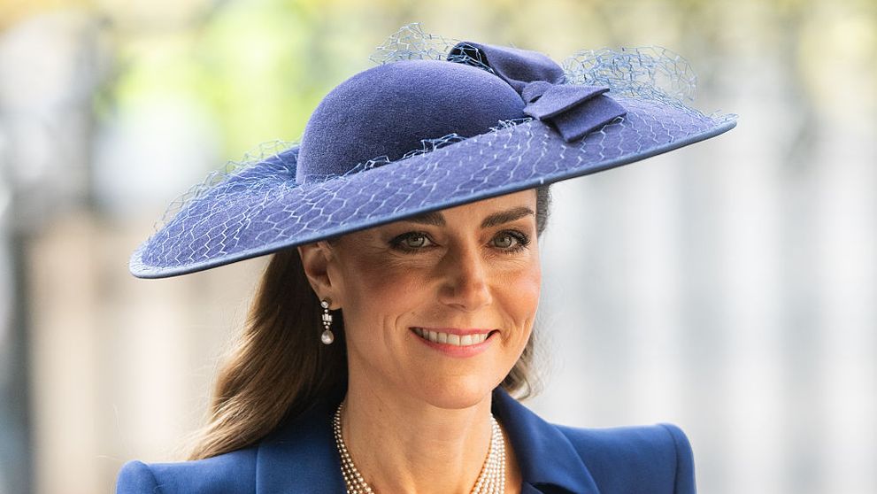 Kate Middleton se luptă cu încă o afecțiune. S-a aflat totul la doi ani de când a anunțat că are cancer. A ținut totul ascuns datorită încălțămintei, dar totul s-a văzut atunci când a fost nevoită să se descalțe