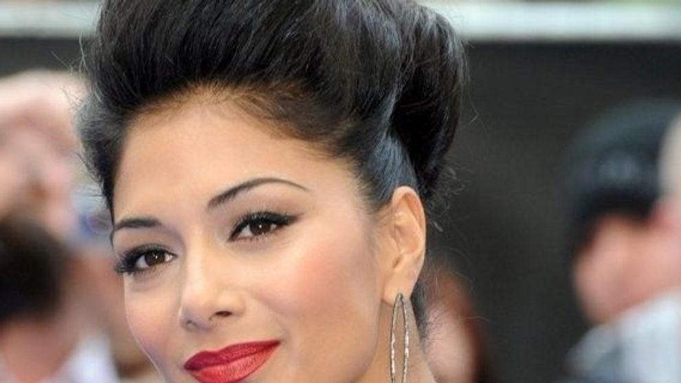 Asta da surpriza! Nicole Scherzinger a renuntat la nuanta ca de abanos a parului ei. Uite cum s-a vopsit