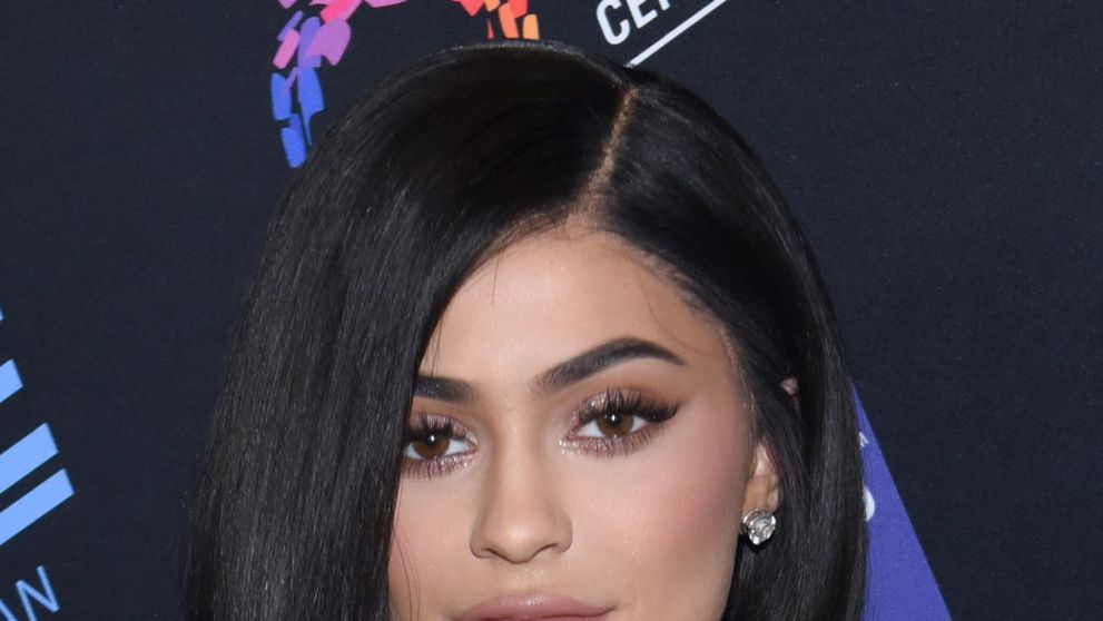 Schimbare de look pentru Kylie Jenner. Cum arata acum cea mai mica dintre surorile Kardashian - Jenner