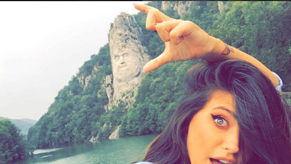 Maya, fetita Antoniei, prima zi de scoala. Imaginea care le-a topit inimile fanilor. Cum si-a pozat artista micuta