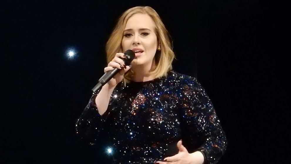 A uitat versurile melodiei in timpul unui concert, iar ce s-a intamplat imediat e de-a dreptul neasteptat. Cum au reactionat fanii lui Adele