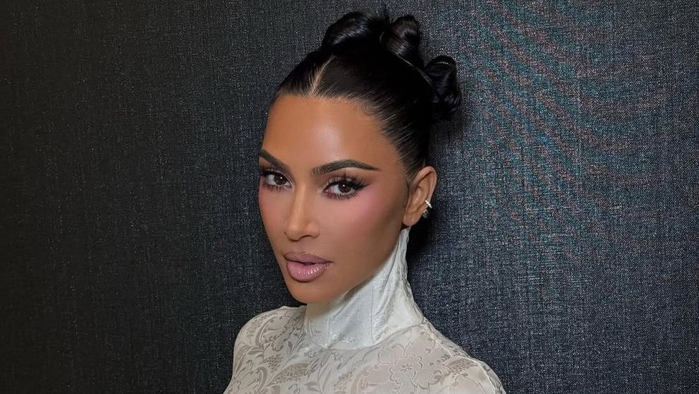 Visul oricărui bărbat a devenit realitate! Kim Kardashian a pozat topless, la scurt timp după ce a recunoscut că a suferit o intervenție la nivelul sânilor: „E foarte artistic”
