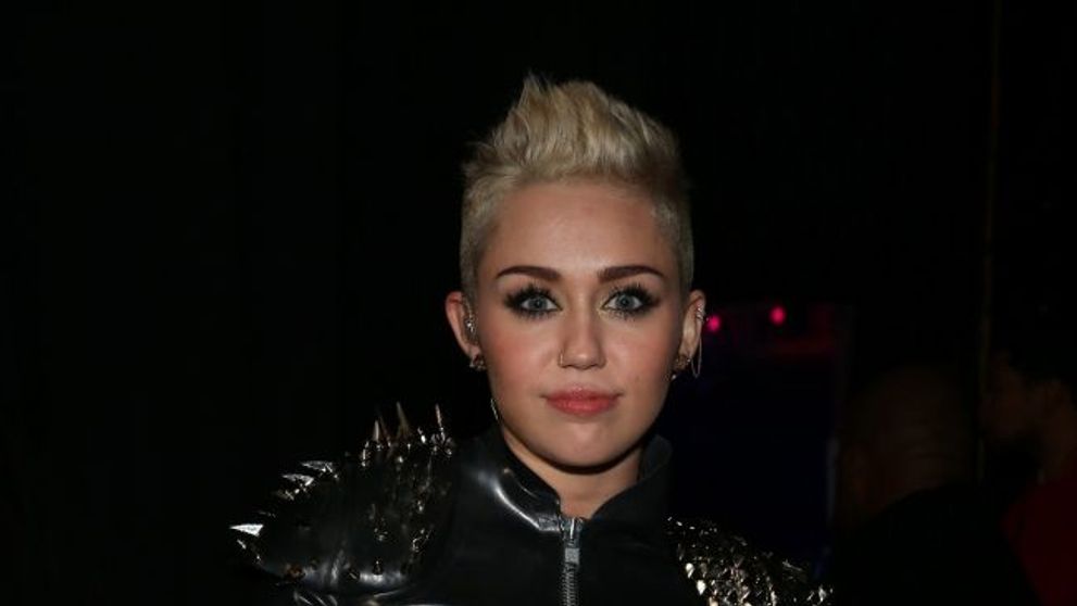 Decizia radicala pe care a luat-o Miley Cyrus dupa ce presa a scris ca logodnicul ei a inselat-o cu alta femeie