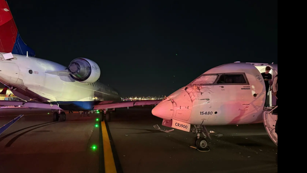 Două avioane, pline de pasageri, s-au bușit pe pistă! Cum a descris un martor momentul: ”A fost super șocant”