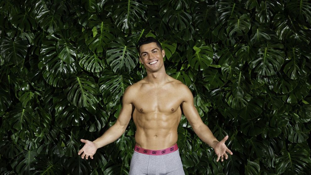 Cele mai asteptate poze ale anului: Ronaldo in lenjerie intima. Cum arata musculatura lui celebra fara Photoshop