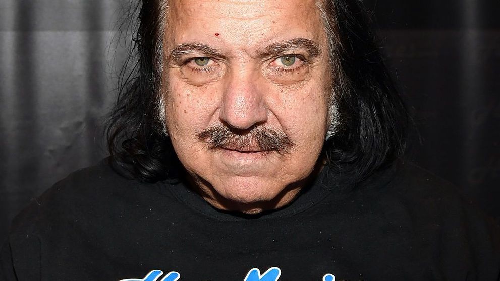 Ron Jeremy, starul filmelor pentru adulți, acuzat de viol și agresiune sexuală