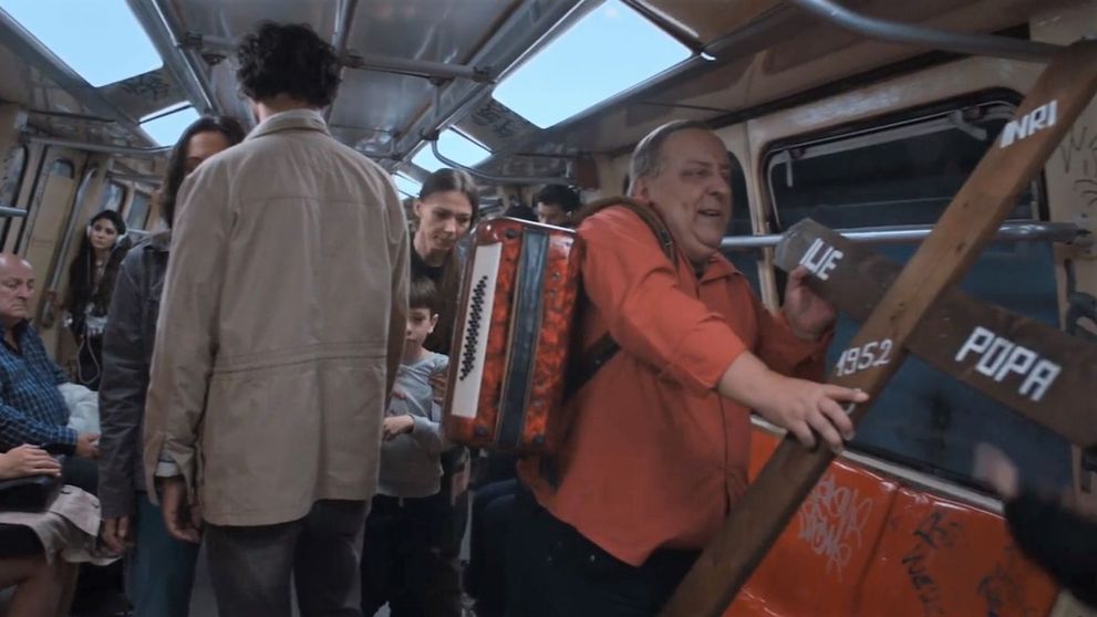 Primul film românesc realizat exclusiv într-un vagon de metrou ajunge pe marile ecrane