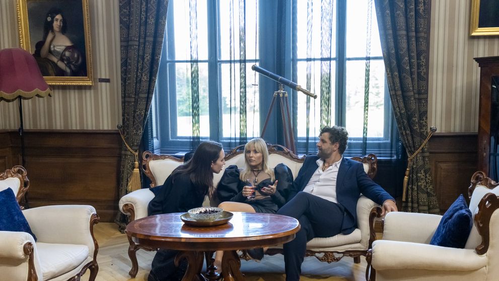 Trădătorii, 27 noiembrie 2025. Alexa, Ines și Johnny primesc o misiune pe care o consideră cea mai dificilă de până acum. Trebuie să comită o crimă în văzul tuturor