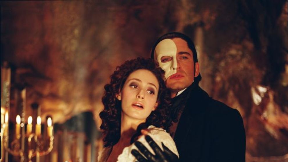 Gerard Butler, geniul muzical diform care ingrozeste Opera pariziana, in 