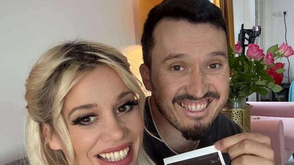 Cum arată Anisia Gafton însărcinată în aproape 5 luni: „Cam atât mi-a crescut!”. Vedeta a publicat primele imagini cu burtica de gravidă
