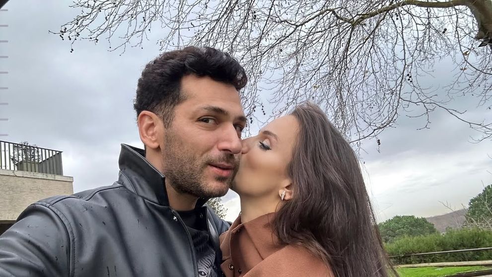 Ce frumoasă este soția lui Murat Yildirim! Actorul s-a căsătorit cu o marocană și este tatăl unei fetițe