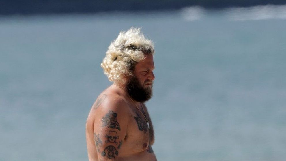 Unul dintre cei mai apreciați actori, de nerecunoscut la plajă. Cum l-au surprins paparazzii pe Jonah Hill