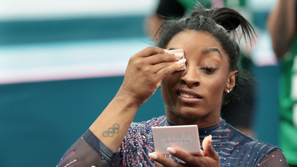 Simone Biles și-a aranjat obsesiv machiajul și părul, după ce a fost criticată online pentru aspectul haotic din calificari