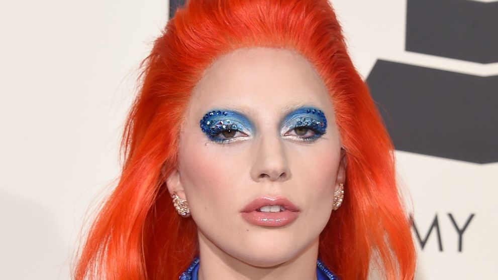 Pantofii pe care putine femei ar reusi sa mearga. Cum a aparut Lady Gaga, pe niste tocuri ametitor de inalte