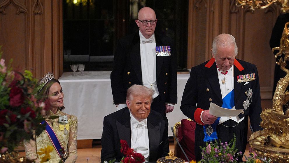 Balotine de pui învelite în dovlecei, sorbet de zmeură și coniac din 1912: cum a arătat cina regală pentru vizita președintelui american Donald Trump