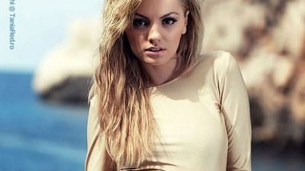 Alexandra Stan a pozat super sexy in Mallorca! FOTO
